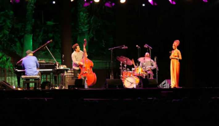 El Jazz en la Costa arranc a lo grande con la actuacin de  Jazzmeia Horn. Hoy contina con el saxofonista, compositor y cantaor Antonio Lizana.